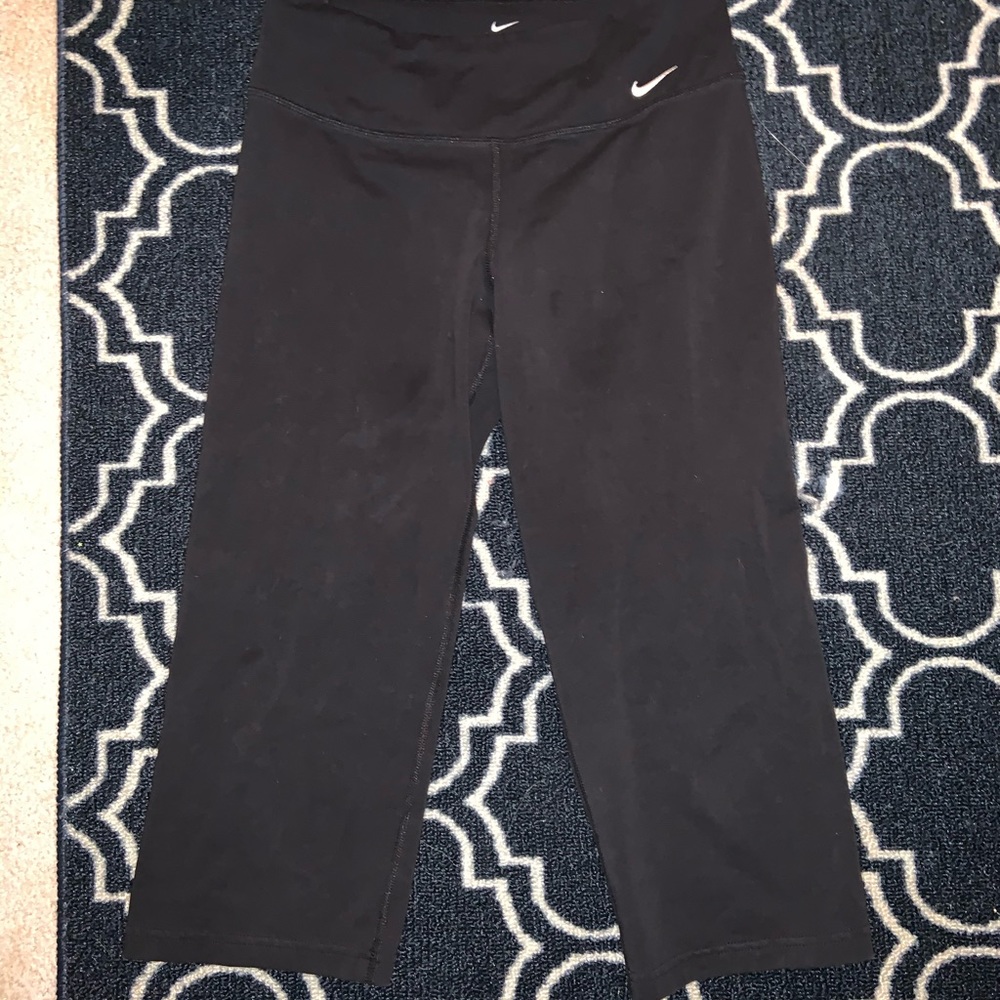 Nike stretch black capris
